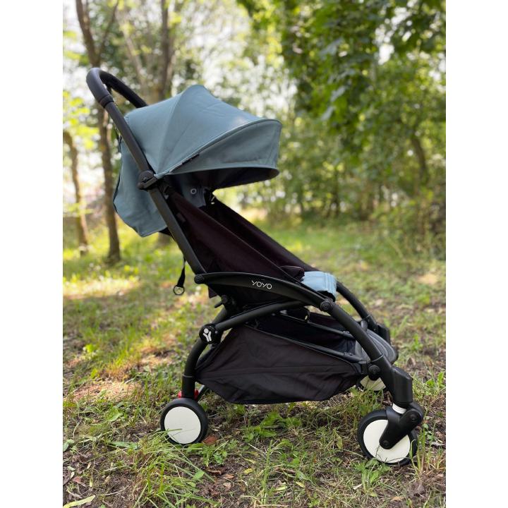 Babyzen Yoyo 2 har en vanlig sittdel med ryggstöd som kan fällas ned till viloläge.